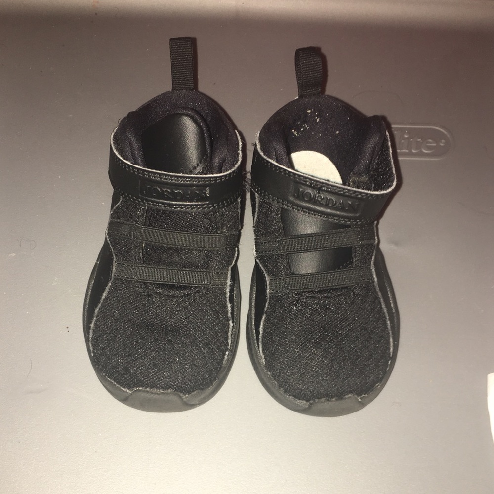 Preowned Black Air Jordan Size 7 Toddler